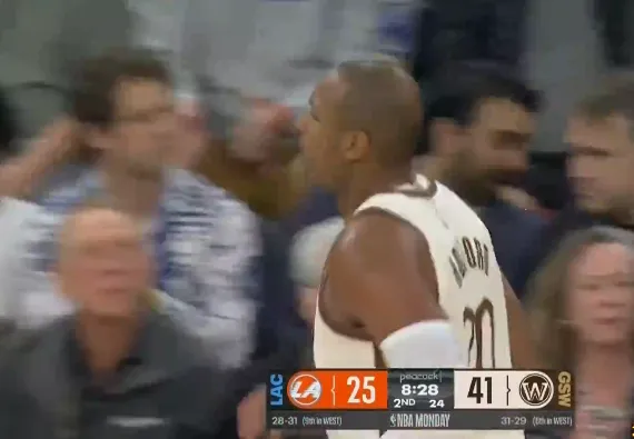 500万网彩票-霍福德底角三分也投进，勇士第二节41-25领先16分打停快船